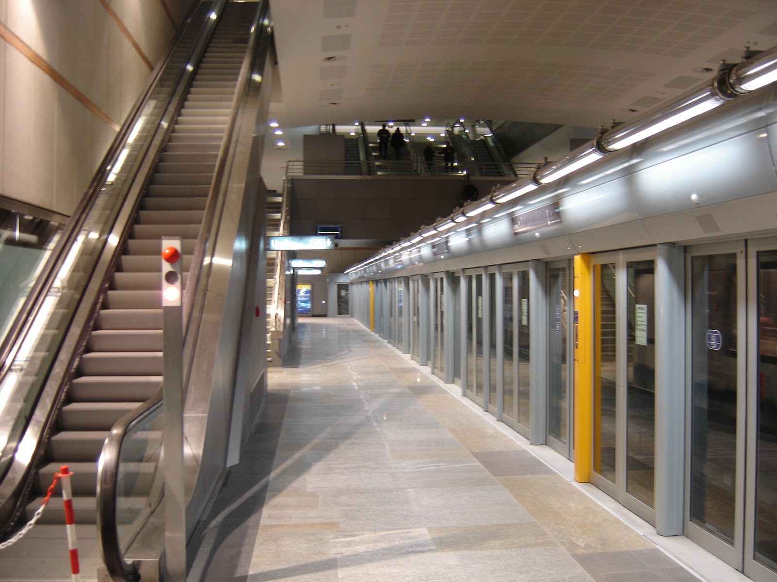 Metro_Torino_station_Fermi